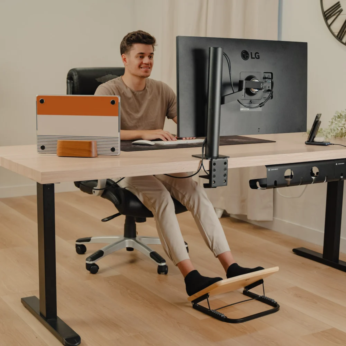 Ergonomic Footrest